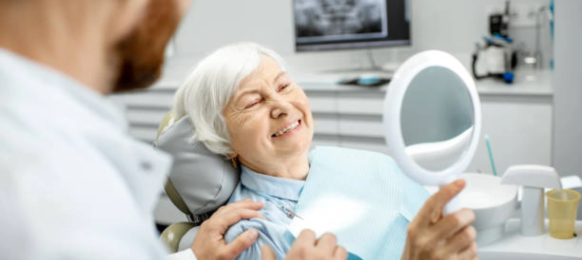 Menopauza și sănătatea dentară – de ce sunt esențiale controalele stomatologice regulate