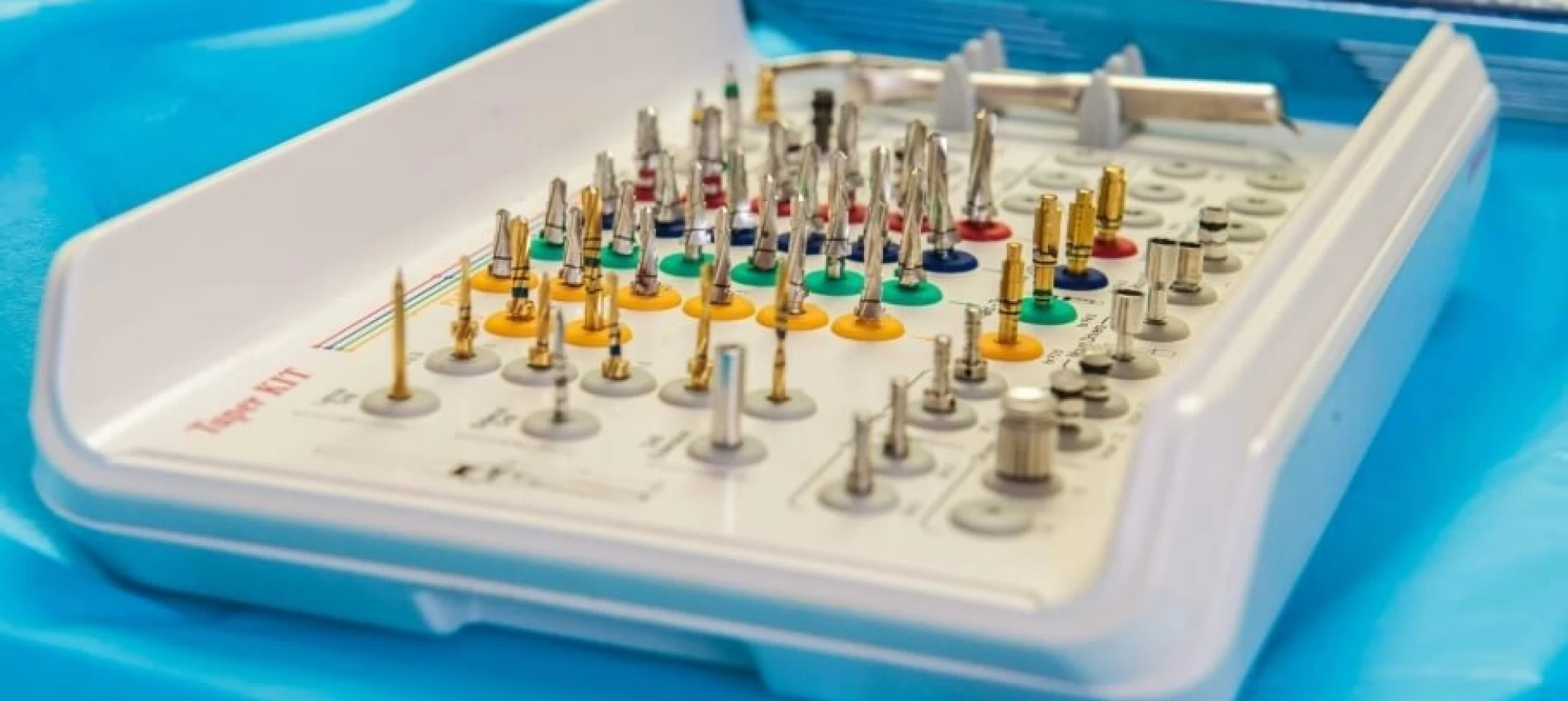 De ce la Neoclinique folosim si recomandam implanturile dentare Straumann