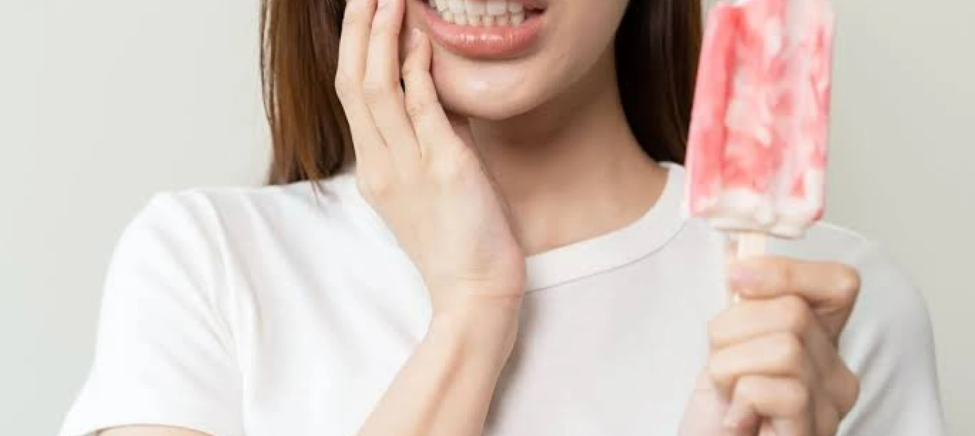 Sensibilitatea dentară la rece și cald: ce încearcă să îți spună dinții?