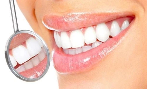 De ce sănătatea gingiilor contează mai mult decât crezi