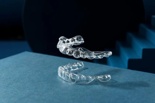 Aparat dentar invizibil – de ce este alegerea ideală pentru adulți?