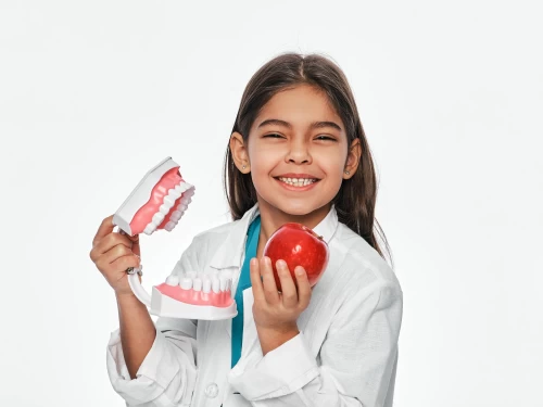Tot ce trebuie să știți despre demineralizarea dinților la copii (și cum să o preveniți)